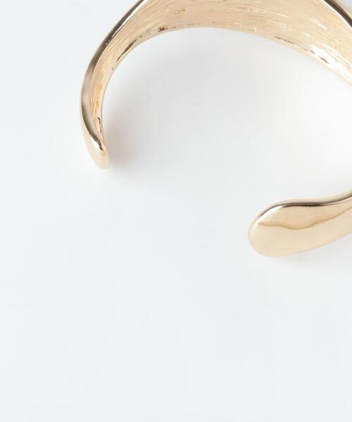 SMELLY（スメリー）の「カーブニュアンスバングル（ブレスレット・レディース・ゴールド・-）」の5枚目の写真