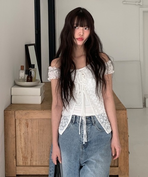 anyonemore(エニワンモア)の「レイヤードホルター花柄レースTシャツ(Tシャツ/カットソー・レディース・アイボリー/ホワイト・FREE)」の4枚目の写真