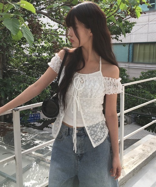 anyonemore(エニワンモア)の「レイヤードホルター花柄レースTシャツ(Tシャツ/カットソー・レディース・アイボリー/ホワイト・FREE)」の10枚目の写真