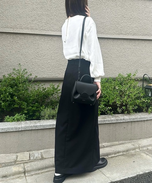 STYLEDOOR（スタイルドア）の「【サイズ展開あり】バックジップロングスリーブTブラウス（シャツ/ブラウス・レディース・ブラック/チャコールグレー/ホワイト・L/M/LL）」の10枚目の写真