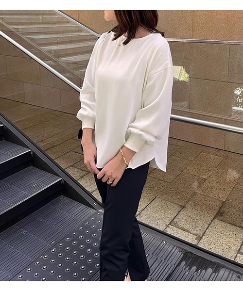 STYLEDOOR（スタイルドア）の「【サイズ展開あり】バックジップロングスリーブTブラウス（シャツ/ブラウス・レディース・ブラック/チャコールグレー/ホワイト・L/M/LL）」の11枚目の写真