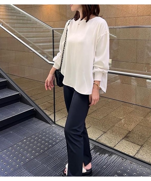 STYLEDOOR（スタイルドア）の「【サイズ展開あり】バックジップロングスリーブTブラウス（シャツ/ブラウス・レディース・ブラック/チャコールグレー/ホワイト・L/M/LL）」の15枚目の写真