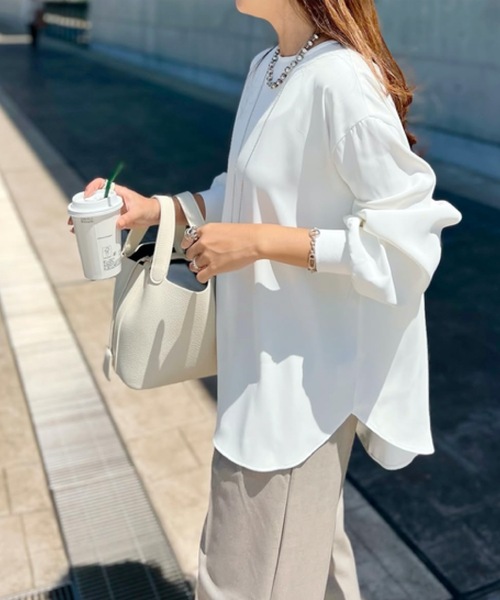 STYLEDOOR（スタイルドア）の「【サイズ展開あり】バックジップロングスリーブTブラウス（シャツ/ブラウス・レディース・ブラック/チャコールグレー/ホワイト・L/M/LL）」の17枚目の写真