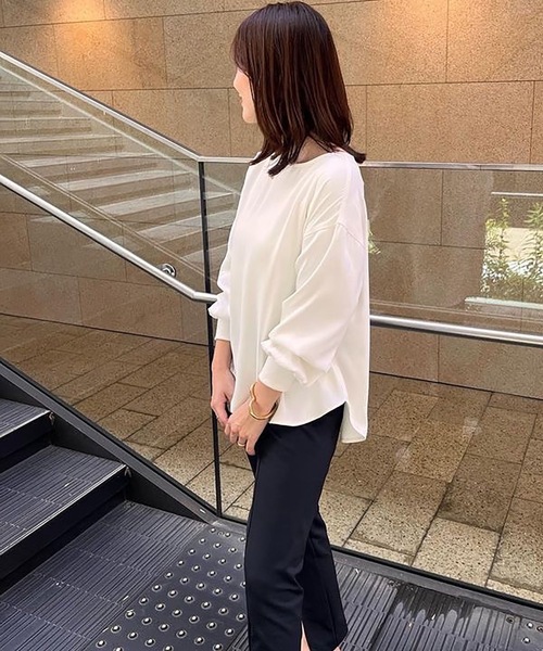 STYLEDOOR（スタイルドア）の「【サイズ展開あり】バックジップロングスリーブTブラウス（シャツ/ブラウス・レディース・ブラック/チャコールグレー/ホワイト・L/M/LL）」の13枚目の写真