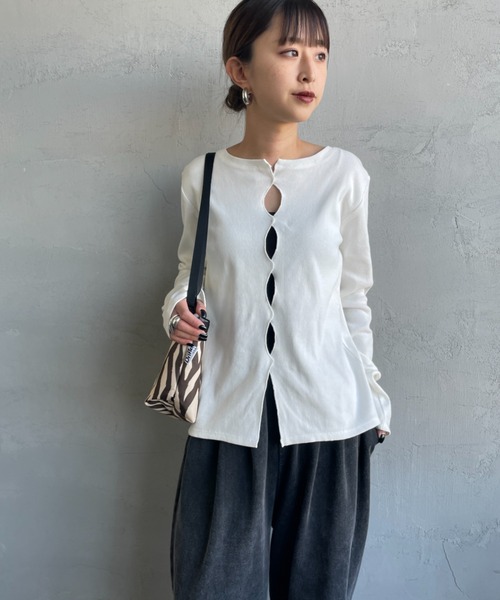 nenom（ネノム）の「[nenom/ネノム] 前後2WAY カットホール リブカットソー（Tシャツ/カットソー・レディース・ブラック/オフホワイト/グレー/イエロー・F）」の5枚目の写真