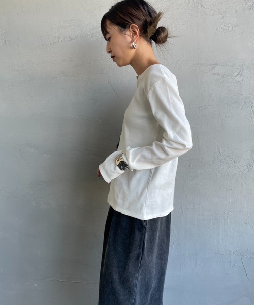 nenom（ネノム）の「[nenom/ネノム] 前後2WAY カットホール リブカットソー（Tシャツ/カットソー・レディース・ブラック/オフホワイト/グレー/イエロー・F）」の6枚目の写真