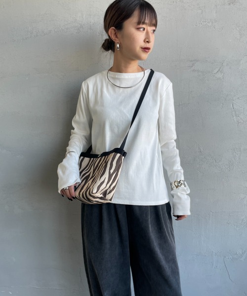 nenom（ネノム）の「[nenom/ネノム] 前後2WAY カットホール リブカットソー（Tシャツ/カットソー・レディース・ブラック/オフホワイト/グレー/イエロー・F）」の13枚目の写真