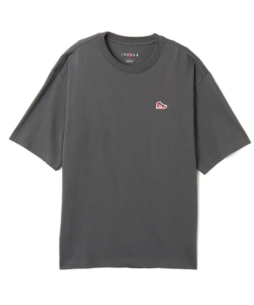 JORDAN BRAND(ジョーダンブランド)の「JORDAN BRAND M J BRND BR SNKR PCH SS CRW / ジョーダン ブランド メンズ スニーカー パッチ Tシャツ / NIKE【SP】(Tシャツ/カットソー・メンズ・カーキ/チャコールグレー・S/M/L/XL/XXL)」の3枚目の写真