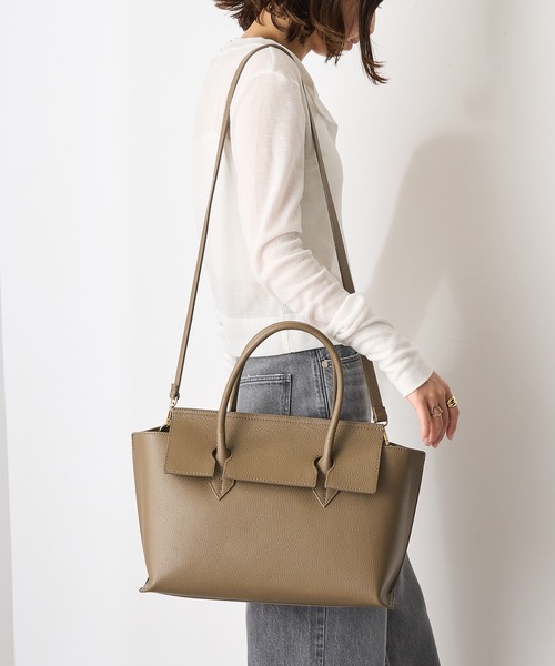 MARLON FIRENZE（マーロンフィレンツェ）の「【MARLON FIRENZE】イタリアンレザー フラップトートバッグ A4サイズ収納可能 PC ビジネスバッグ 通勤 通学（トートバッグ・レディース・グレイッシュベージュ/ブラック・FREE）」の19枚目の写真