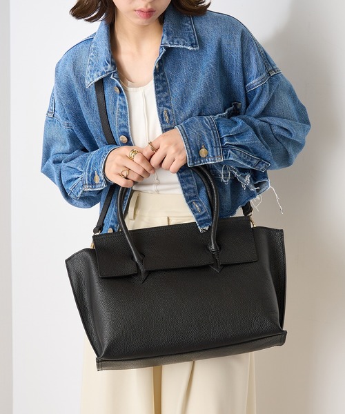 MARLON FIRENZE（マーロンフィレンツェ）の「【MARLON FIRENZE】イタリアンレザー フラップトートバッグ A4サイズ収納可能 PC ビジネスバッグ 通勤 通学（トートバッグ・レディース・グレイッシュベージュ/ブラック・FREE）」の12枚目の写真