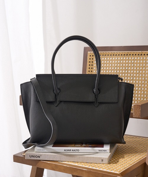 MARLON FIRENZE（マーロンフィレンツェ）の「【MARLON FIRENZE】イタリアンレザー フラップトートバッグ A4サイズ収納可能 PC ビジネスバッグ 通勤 通学（トートバッグ・レディース・グレイッシュベージュ/ブラック・FREE）」の9枚目の写真