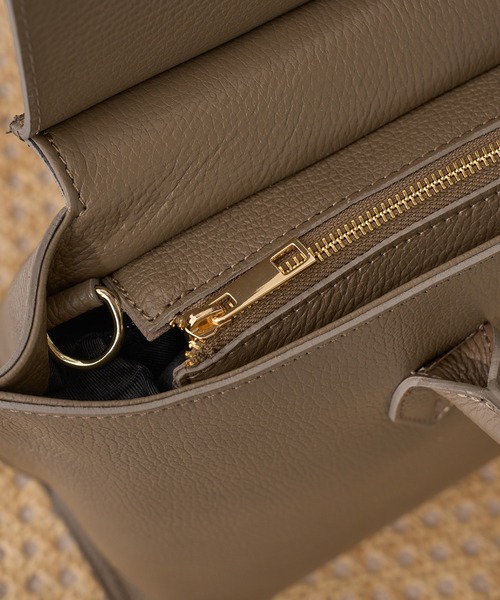 MARLON FIRENZE（マーロンフィレンツェ）の「【MARLON FIRENZE】イタリアンレザー フラップトートバッグ A4サイズ収納可能 PC ビジネスバッグ 通勤 通学（トートバッグ・レディース・グレイッシュベージュ/ブラック・FREE）」の16枚目の写真