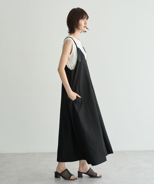 YECCA VECCA（イェッカヴェッカ）の「ベルトストラップサロペット（サロペット/オーバーオール・レディース・ブラック/チャコールグレー/ベージュ・FREE）」の6枚目の写真