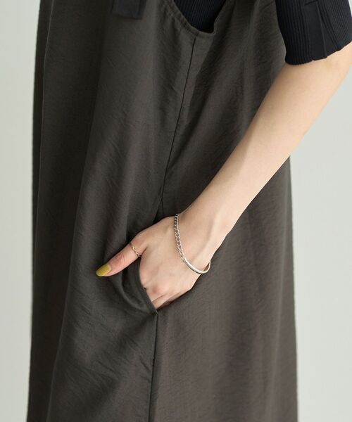 YECCA VECCA（イェッカヴェッカ）の「ベルトストラップサロペット（サロペット/オーバーオール・レディース・ブラック/チャコールグレー/ベージュ・FREE）」の15枚目の写真