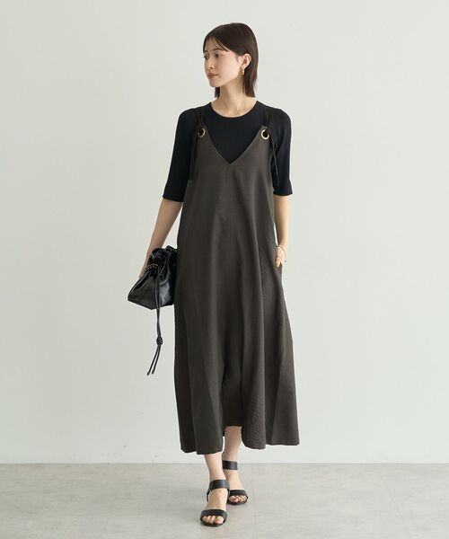 YECCA VECCA（イェッカヴェッカ）の「ベルトストラップサロペット（サロペット/オーバーオール・レディース・ブラック/チャコールグレー/ベージュ・FREE）」の17枚目の写真