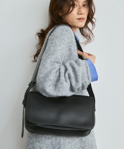 Libra Cue（リブラ キュー）の「フラップショルダーレクタングルバッグ（ショルダーバッグ・レディース・ブラウン/ブラック・FREE）」の2枚目の写真