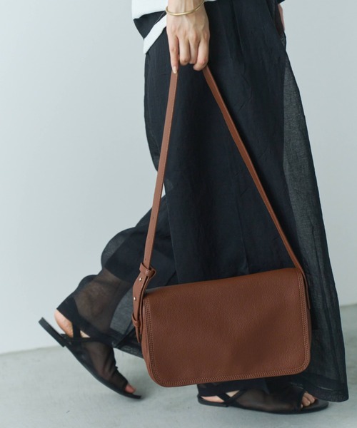 Libra Cue（リブラ キュー）の「フラップショルダーレクタングルバッグ（ショルダーバッグ・レディース・ブラウン/ブラック・FREE）」の5枚目の写真