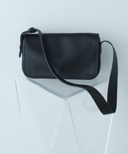 Libra Cue（リブラ キュー）の「フラップショルダーレクタングルバッグ（ショルダーバッグ・レディース・ブラウン/ブラック・FREE）」の3枚目の写真