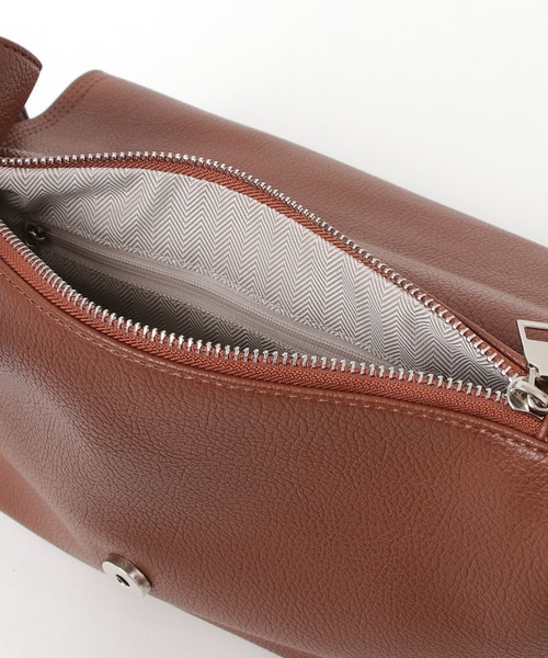 Libra Cue（リブラ キュー）の「フラップショルダーレクタングルバッグ（ショルダーバッグ・レディース・ブラウン/ブラック・FREE）」の6枚目の写真