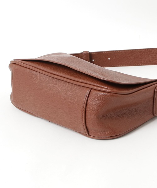 Libra Cue（リブラ キュー）の「フラップショルダーレクタングルバッグ（ショルダーバッグ・レディース・ブラウン/ブラック・FREE）」の7枚目の写真