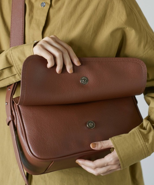 Libra Cue（リブラ キュー）の「フラップショルダーレクタングルバッグ（ショルダーバッグ・レディース・ブラウン/ブラック・FREE）」の22枚目の写真