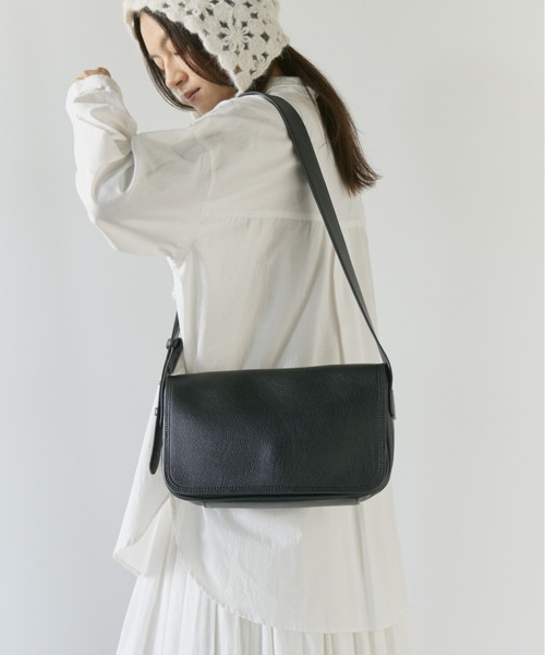 Libra Cue（リブラ キュー）の「フラップショルダーレクタングルバッグ（ショルダーバッグ・レディース・ブラウン/ブラック・FREE）」の16枚目の写真