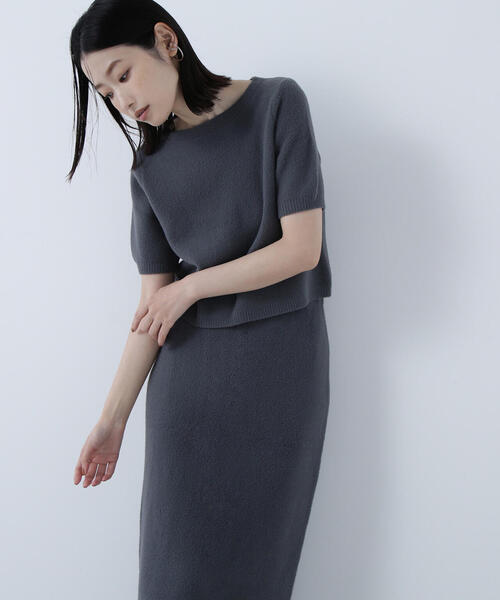 NATURAL BEAUTY BASIC(ナチュラルビューティーベーシック)の「◇フェザーニットセットアップ(ワンピース・レディース・オフホワイト/チャコールグレー・P/S/MEDIUM)」の2枚目の写真