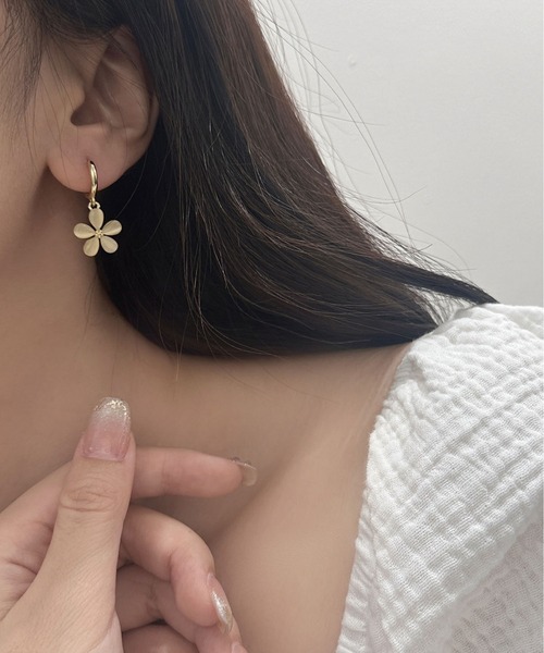 LA VORAGINE(ラ ヴォラジネ)の「フラワーピアス(ピアス(両耳用)・レディース・A/B・FREE)」の8枚目の写真