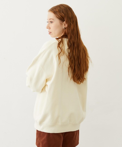 MILKFED.(ミルクフェド)の「BLOOMING FLOWER EMBROIDERY SWEAT TOP(スウェット・レディース・オフホワイト/ブラウン/チャコール・M/L)」の5枚目の写真