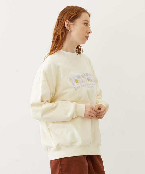 MILKFED.(ミルクフェド)の「BLOOMING FLOWER EMBROIDERY SWEAT TOP(スウェット・レディース・オフホワイト/ブラウン/チャコール・M/L)」の4枚目の写真