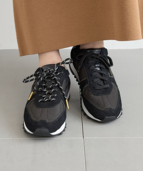 Mazell(マゼル)の「Mazell / ダブルレースライトスニーカー【一部店舗限定サイズ】(スニーカー・レディース・キャメル/ブラック・S/M/L/LL)」の11枚目の写真