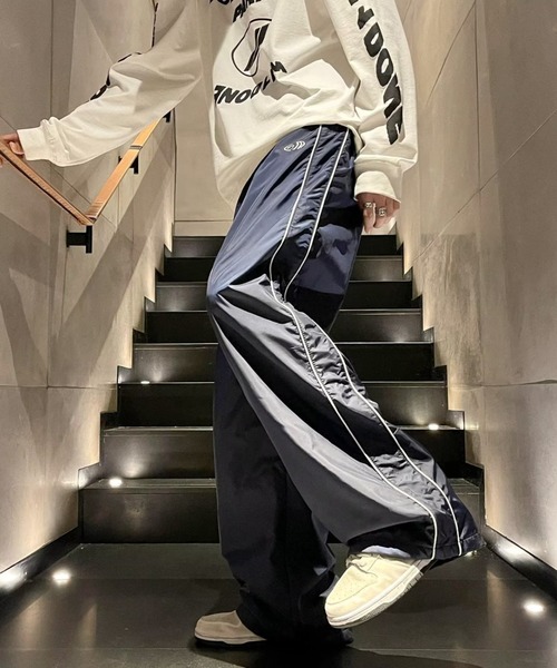 SHEPP(シープ)の「サイドラインイージーワイドナイロントラックパンツ(その他パンツ・メンズ・ネイビー/ブラック/ライトグレー・M)」の6枚目の写真