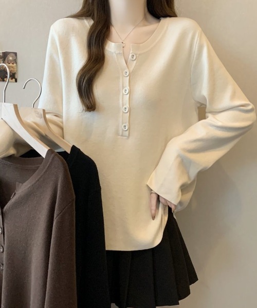 cammie（キャミー）の「ヘンリーネック長袖プルオーバートップス（Tシャツ/カットソー・レディース・アイボリー/ブラック/ブラウン・MEDIUM/LARGE）」の4枚目の写真