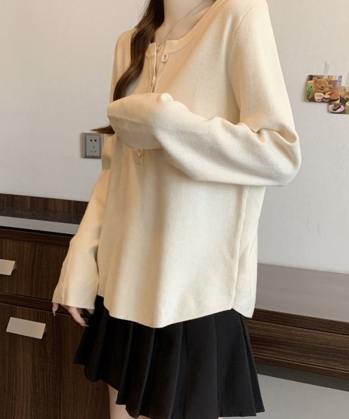 cammie（キャミー）の「ヘンリーネック長袖プルオーバートップス（Tシャツ/カットソー・レディース・アイボリー/ブラック/ブラウン・MEDIUM/LARGE）」の5枚目の写真