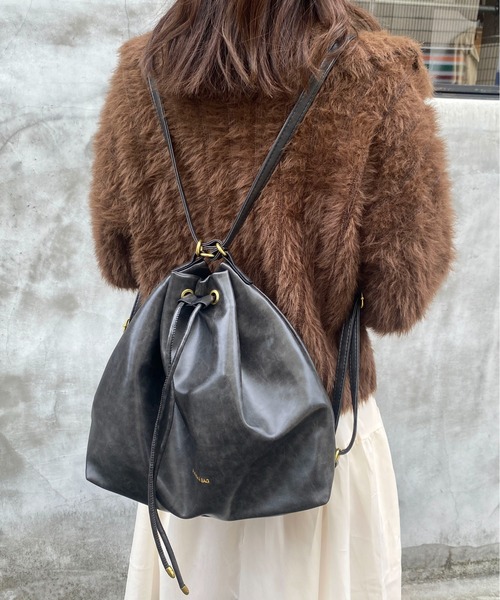 Mejoul（メジュール）の「【3WAY】フェイクレザー巾着 ショルダー リュック トート【A4サイズ対応】（ショルダーバッグ・レディース・ブラック/ダークブラウン/ブラウン/アイボリー・F）」の3枚目の写真