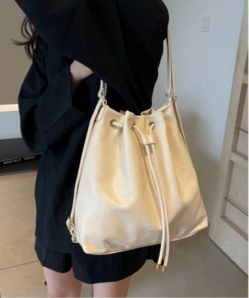 Mejoul（メジュール）の「【3WAY】フェイクレザー巾着 ショルダー リュック トート【A4サイズ対応】（ショルダーバッグ・レディース・ブラック/ダークブラウン/ブラウン/アイボリー・F）」の11枚目の写真