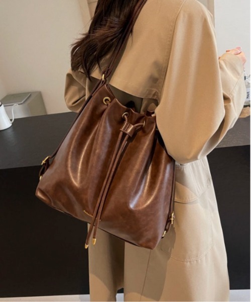 Mejoul（メジュール）の「【3WAY】フェイクレザー巾着 ショルダー リュック トート【A4サイズ対応】（ショルダーバッグ・レディース・ブラック/ダークブラウン/ブラウン/アイボリー・F）」の17枚目の写真