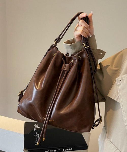 Mejoul（メジュール）の「【3WAY】フェイクレザー巾着 ショルダー リュック トート【A4サイズ対応】（ショルダーバッグ・レディース・ブラック/ダークブラウン/ブラウン/アイボリー・F）」の18枚目の写真