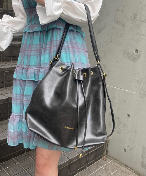 Mejoul（メジュール）の「【3WAY】フェイクレザー巾着 ショルダー リュック トート【A4サイズ対応】（ショルダーバッグ・レディース・ブラック/ダークブラウン/ブラウン/アイボリー・F）」の8枚目の写真