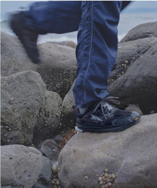 and wander(アンドワンダー)の「Altra×and wander/アルトラ×アンドワンダー LONE PEAK 9+(スニーカー・メンズ・ダークグリーン系・23.5cm/24.0cm/25.0cm/26.0cm/27.0cm/28.0cm)」の1枚目の写真