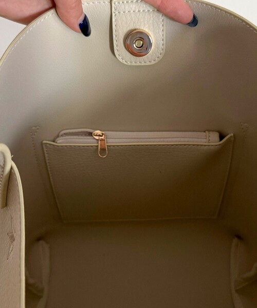 fredy emue（フレディエミュ）の「星刺しゅうフェイクレザーワンハンドルバッグ（トートバッグ・レディース・アイボリー/ブラック・FREE）」の15枚目の写真