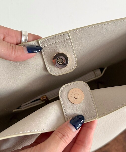 fredy emue（フレディエミュ）の「星刺しゅうフェイクレザーワンハンドルバッグ（トートバッグ・レディース・アイボリー/ブラック・FREE）」の16枚目の写真