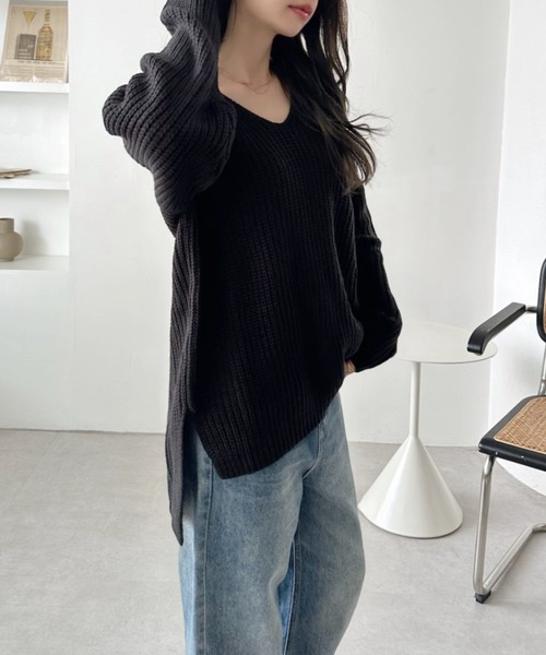 TREOVER（トレオーバー）の「ゆったりサイズでインナーを変えて楽しめる♪　サイドスリット　Vネックニットプルオーバー（ニット/セーター・レディース・ブラック/ピンクベージュ/ホワイト/ボルドー/ブラウン・FREE）」の14枚目の写真