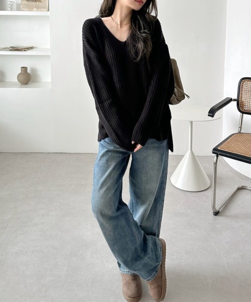 TREOVER（トレオーバー）の「ゆったりサイズでインナーを変えて楽しめる♪　サイドスリット　Vネックニットプルオーバー（ニット/セーター・レディース・ブラック/ピンクベージュ/ホワイト/ボルドー/ブラウン・FREE）」の15枚目の写真