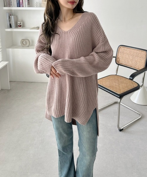 TREOVER（トレオーバー）の「ゆったりサイズでインナーを変えて楽しめる♪　サイドスリット　Vネックニットプルオーバー（ニット/セーター・レディース・ブラック/ピンクベージュ/ホワイト/ボルドー/ブラウン・FREE）」の7枚目の写真