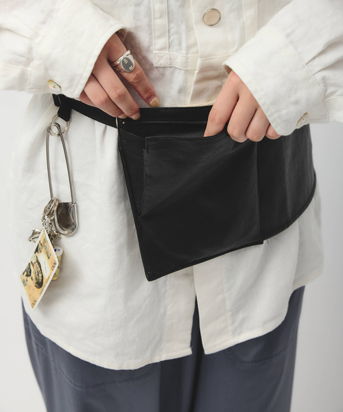 JOURNAL STANDARD（ジャーナルスタンダード）の「別注【MIKA KASAI】KASAI ATTACH POCKET BAG（ボディバッグ/ウエストポーチ・レディース・マルチ・FREE）」の2枚目の写真