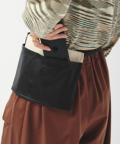 JOURNAL STANDARD（ジャーナルスタンダード）の「別注【MIKA KASAI】KASAI ATTACH POCKET BAG（ボディバッグ/ウエストポーチ・レディース・マルチ・FREE）」の3枚目の写真