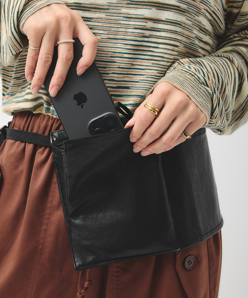 JOURNAL STANDARD（ジャーナルスタンダード）の「別注【MIKA KASAI】KASAI ATTACH POCKET BAG（ボディバッグ/ウエストポーチ・レディース・マルチ・FREE）」の6枚目の写真