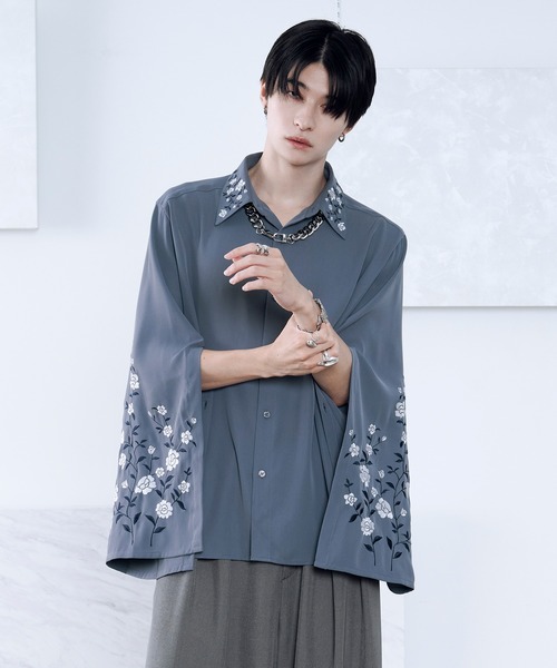 Ellno Loset（エルノロゼット）の「2wayアームスリットフラワー刺繍ドレープシャツ（シャツ/ブラウス・メンズ・ブラック/ブルーグレー/オフホワイト/グレー・SMALL/MEDIUM/LARGE）」の4枚目の写真