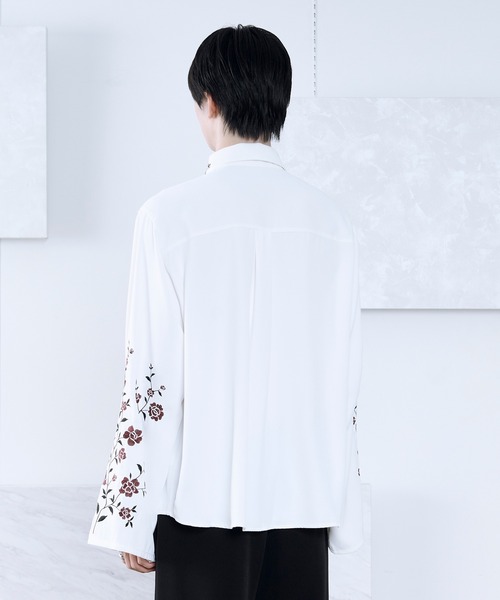 Ellno Loset（エルノロゼット）の「2wayアームスリットフラワー刺繍ドレープシャツ（シャツ/ブラウス・メンズ・ブラック/ブルーグレー/オフホワイト/グレー・SMALL/MEDIUM/LARGE）」の7枚目の写真